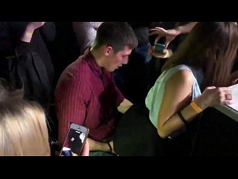 ❤️ Sex nyata dina nightclub Rusia. gadis Rusia 18 taun heubeul dina anus jeung heunceut fucked di nightclub a ❤️ video porno dina su.befuck-net.ru ☑